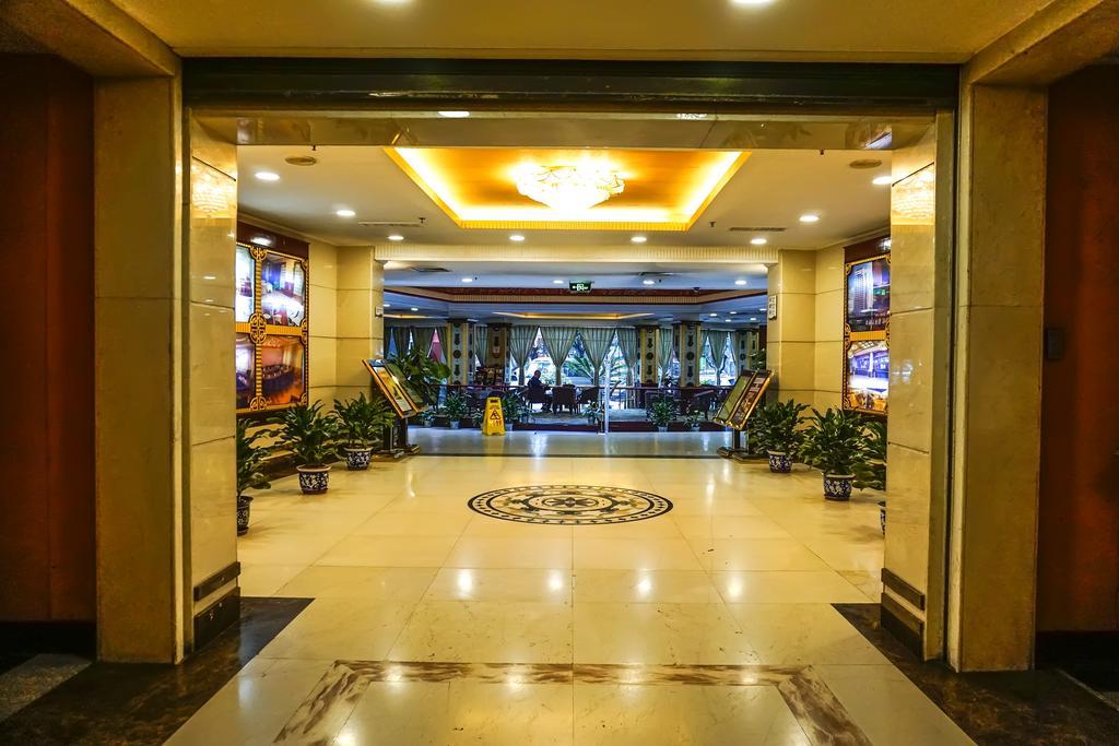 Chengdu Grand Hotel ภายนอก รูปภาพ